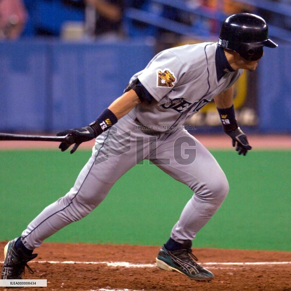 Mariners Ichiro extends his hitting-streak to 17 games