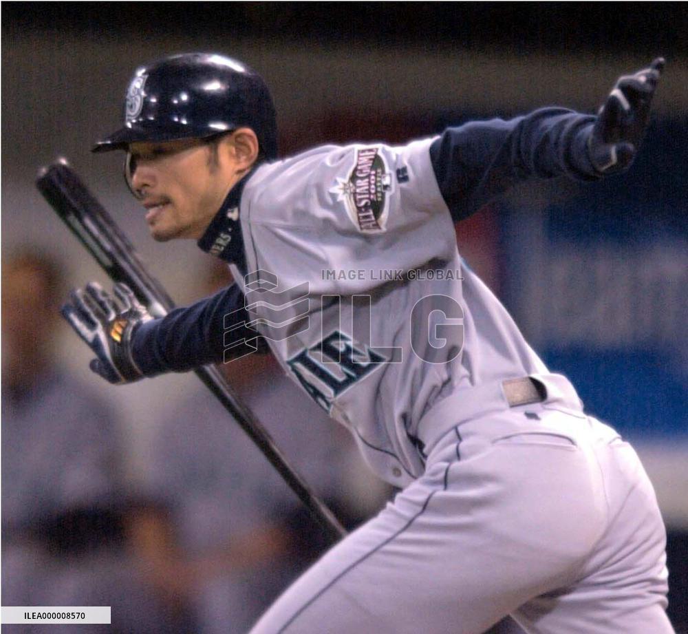 Ichiro scores single, one RBI against Twins