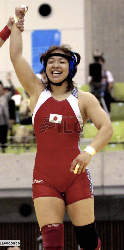 Hamaguchi, Iwama add gold in women's wrestling