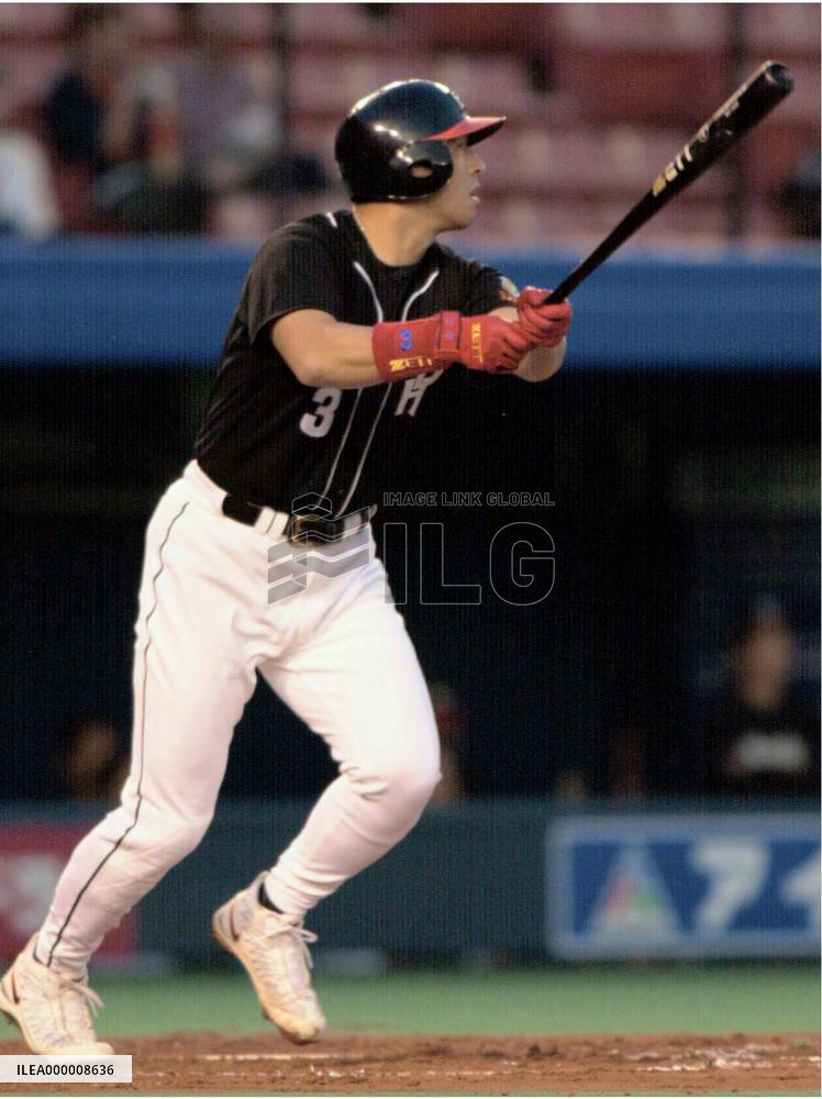 Hawks' Matsunaka hits two-run homer against Marines