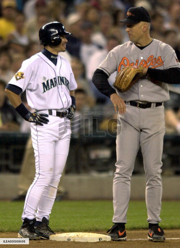 Ichiro talks to Ripken