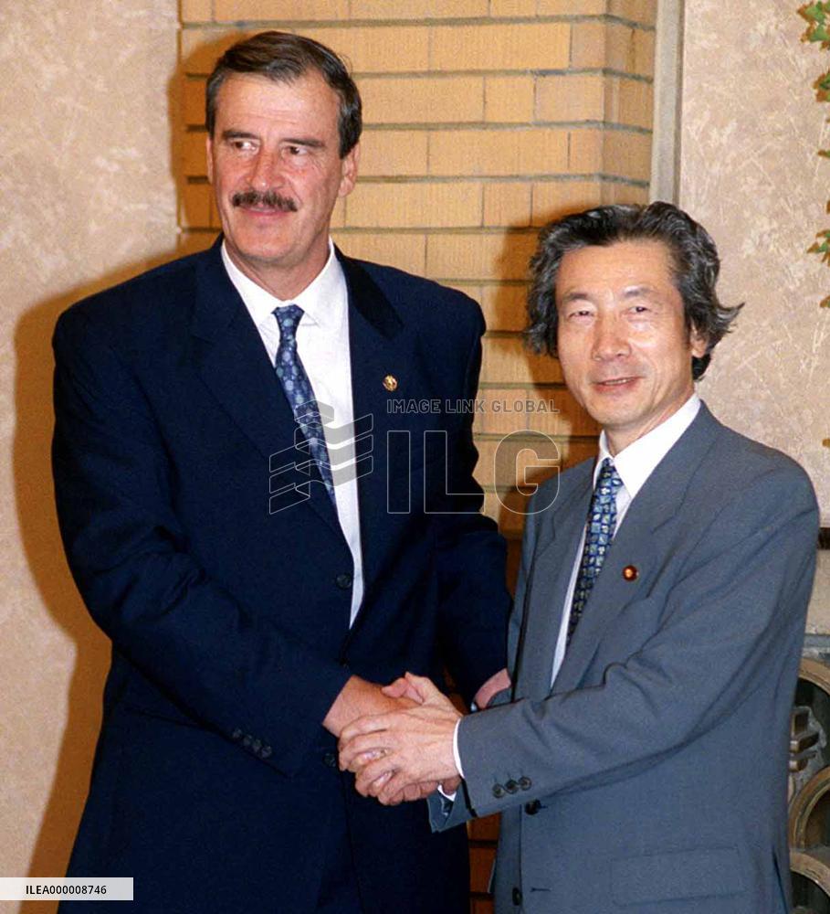 Koizumi meets Mexican Pres. Fox