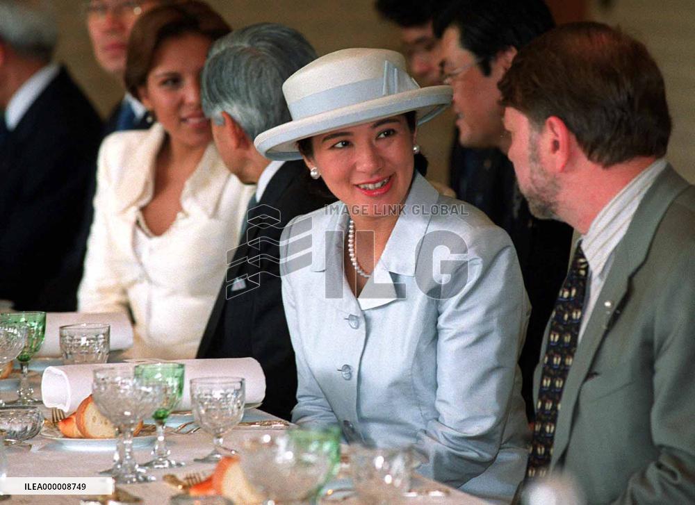 Princess Masako attends luncheon for Mexico's Fox