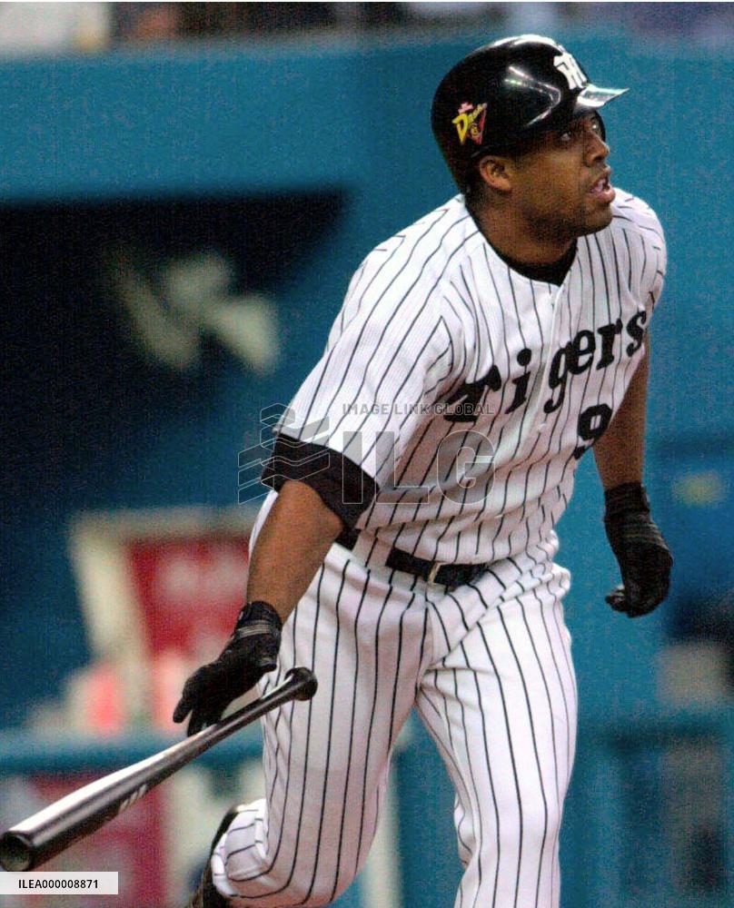 Tigers' Perez hits three-run RBI double