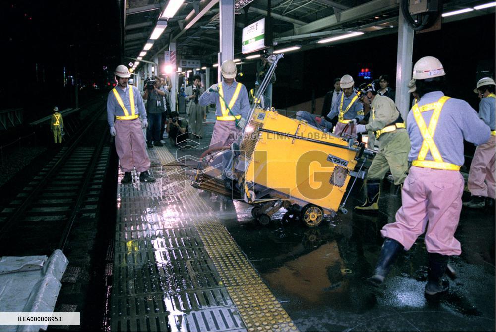 Evacuation area construction begins at JR Shin-Okubo Station