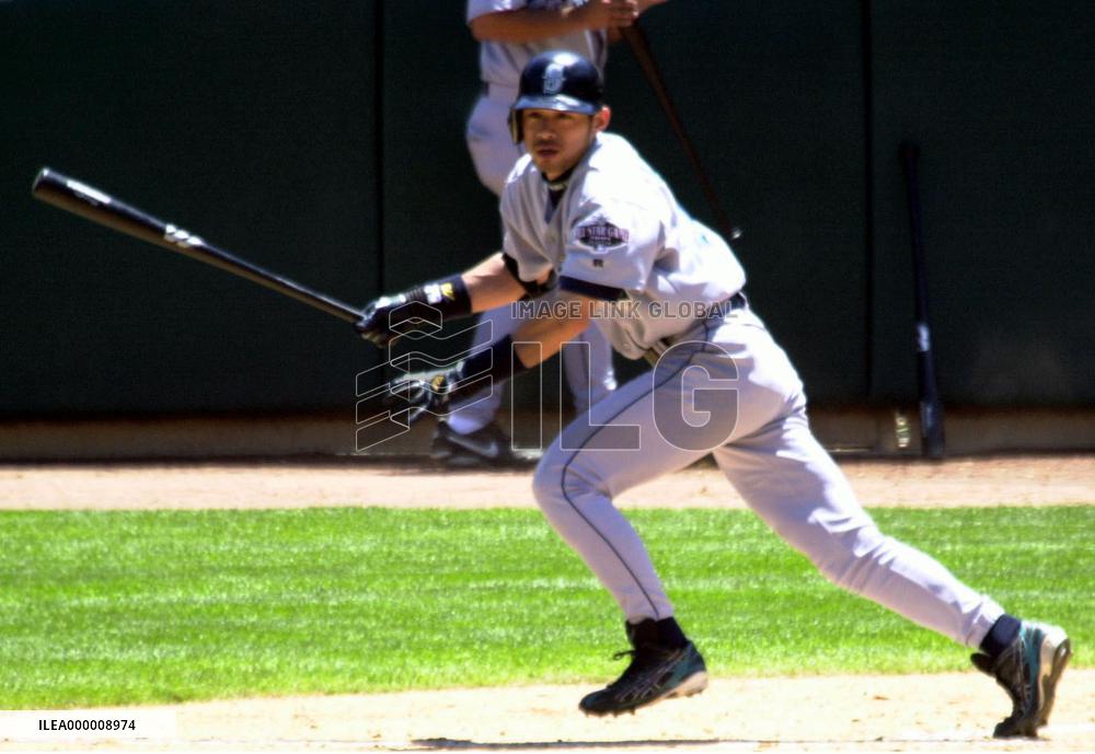 Seattles' Ichiro boosts hitting average to .356