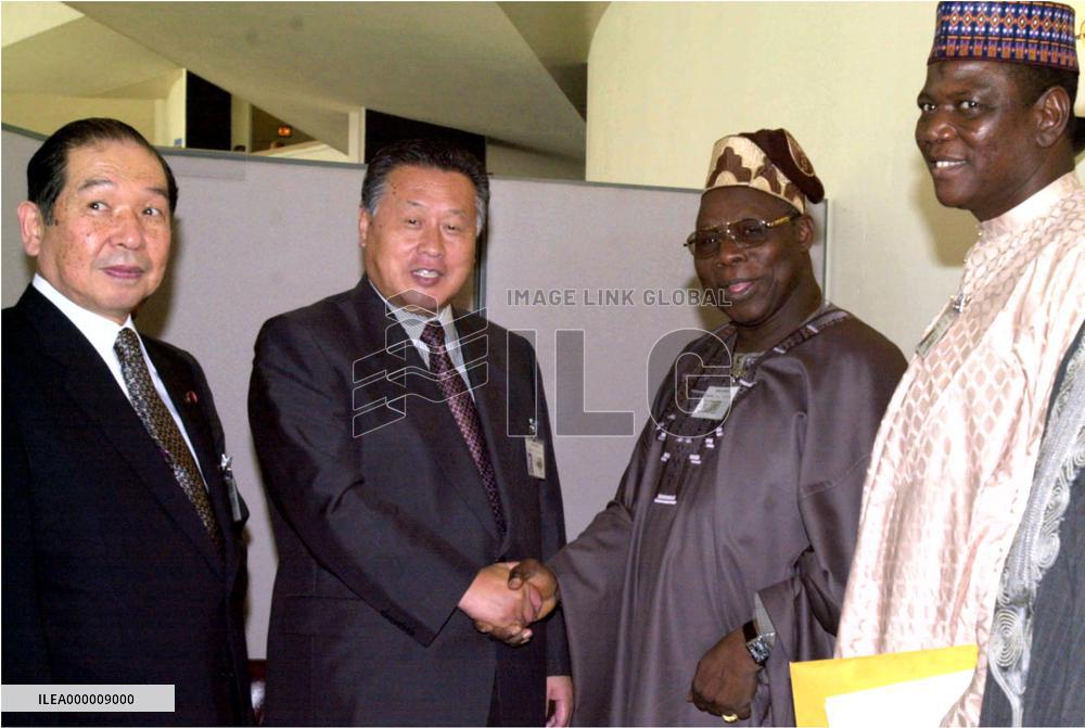 Mori meets with Obasanjo