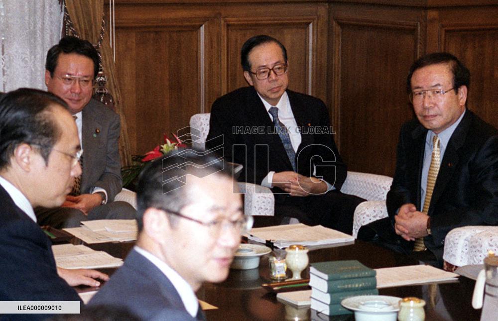 Fukuda apologizes over Tanaka request