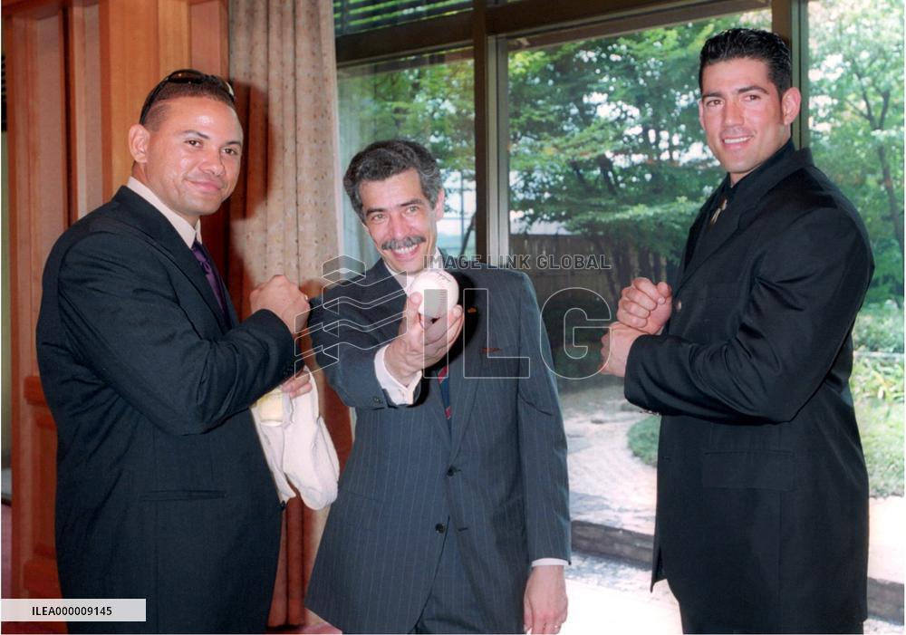 Petagine, Cabrera invited to Independence Day celebrations