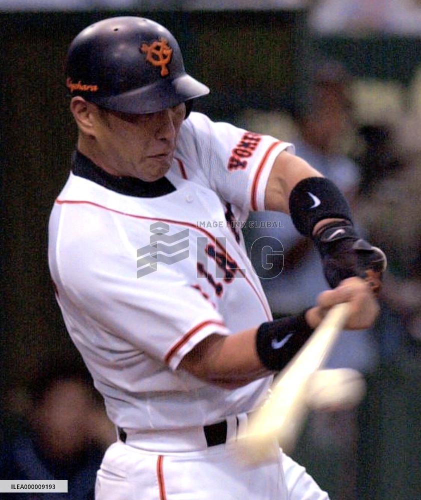Kiyohara hits bases-loaded double