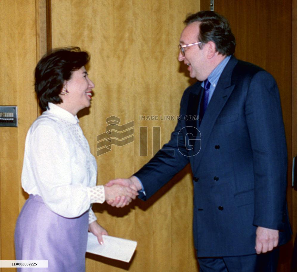 Tanaka urges Panov to prevent S. Korea from fishing near isles