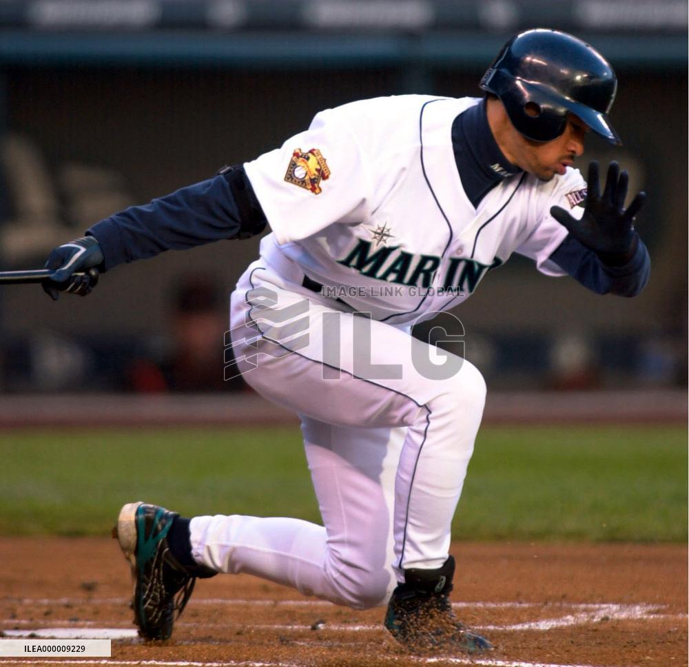 Ichiro goes 0-for4, lowering his batting average to .342