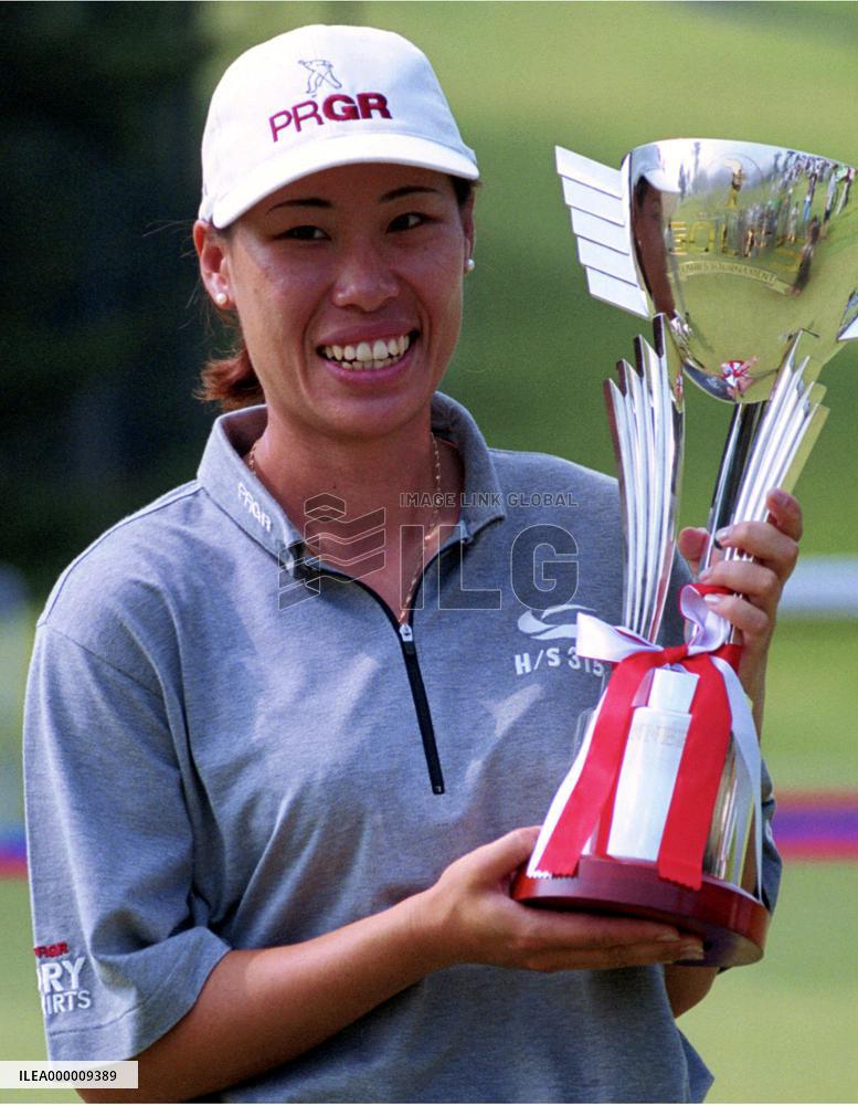 Tour rookie Lu wins Golf 5 Ladies in playoff