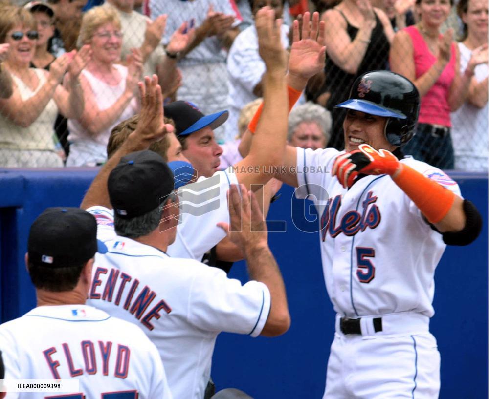 Shinjo hits 2-run homer against Phillies