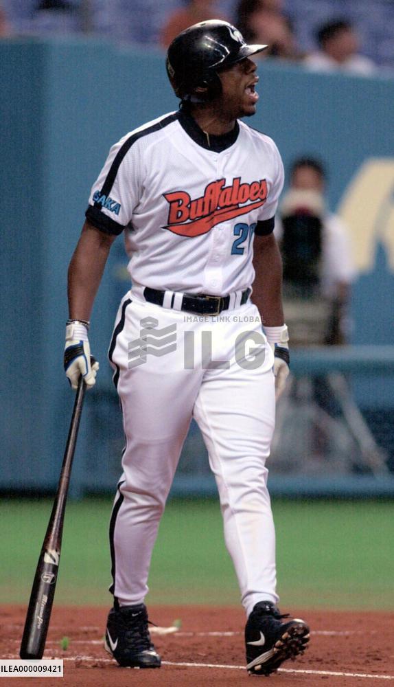 Rhodes blast 37th homer