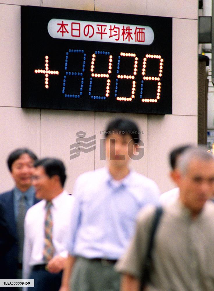 Tokyo stocks prices close at 3-week high
