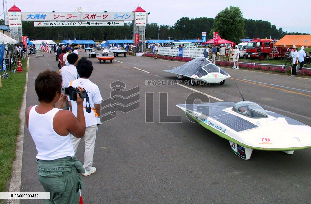 3-day solar car competition begins in Akita Pref.