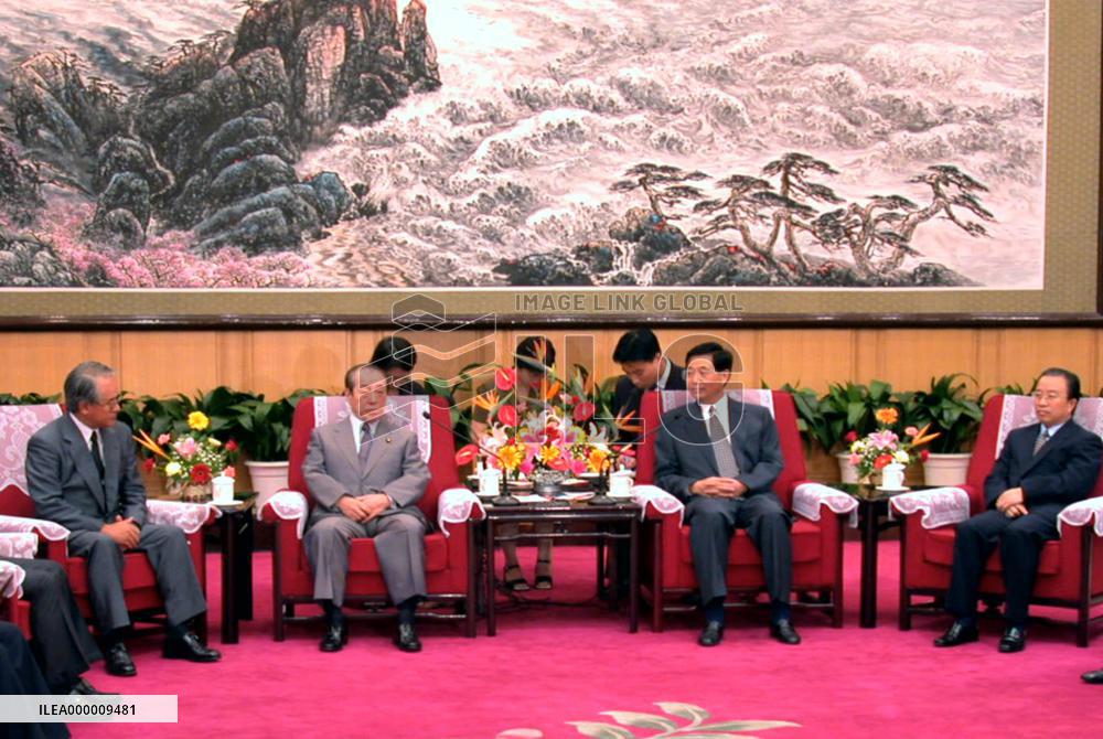 China stresses benefits from peaceful ties with Japan