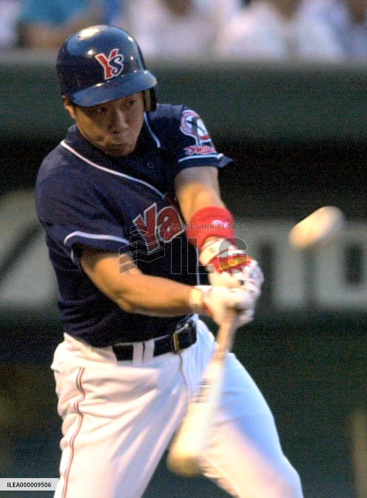 Iida hits solo homer