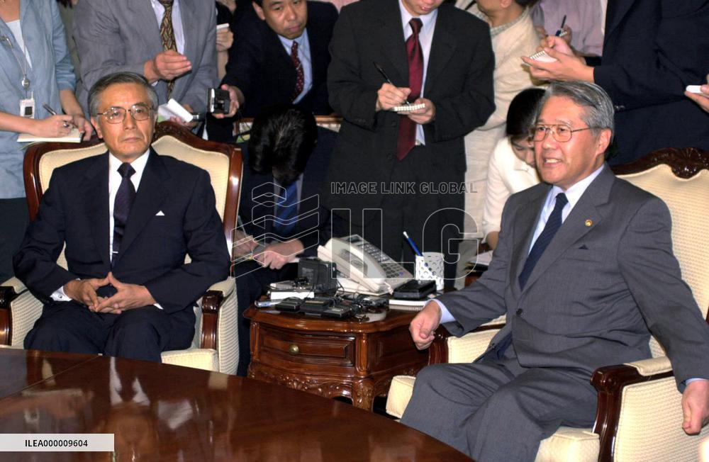 S. Korea to step up diplomatic pressure over Yasukuni