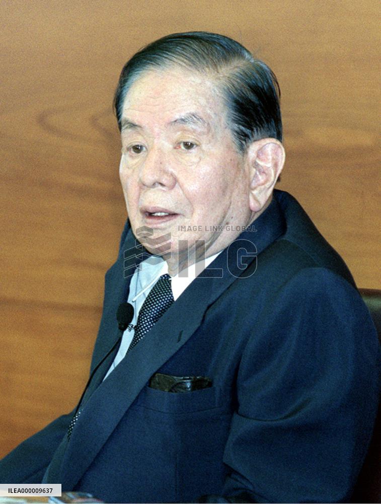 Hayami resists calls for amending BOJ law