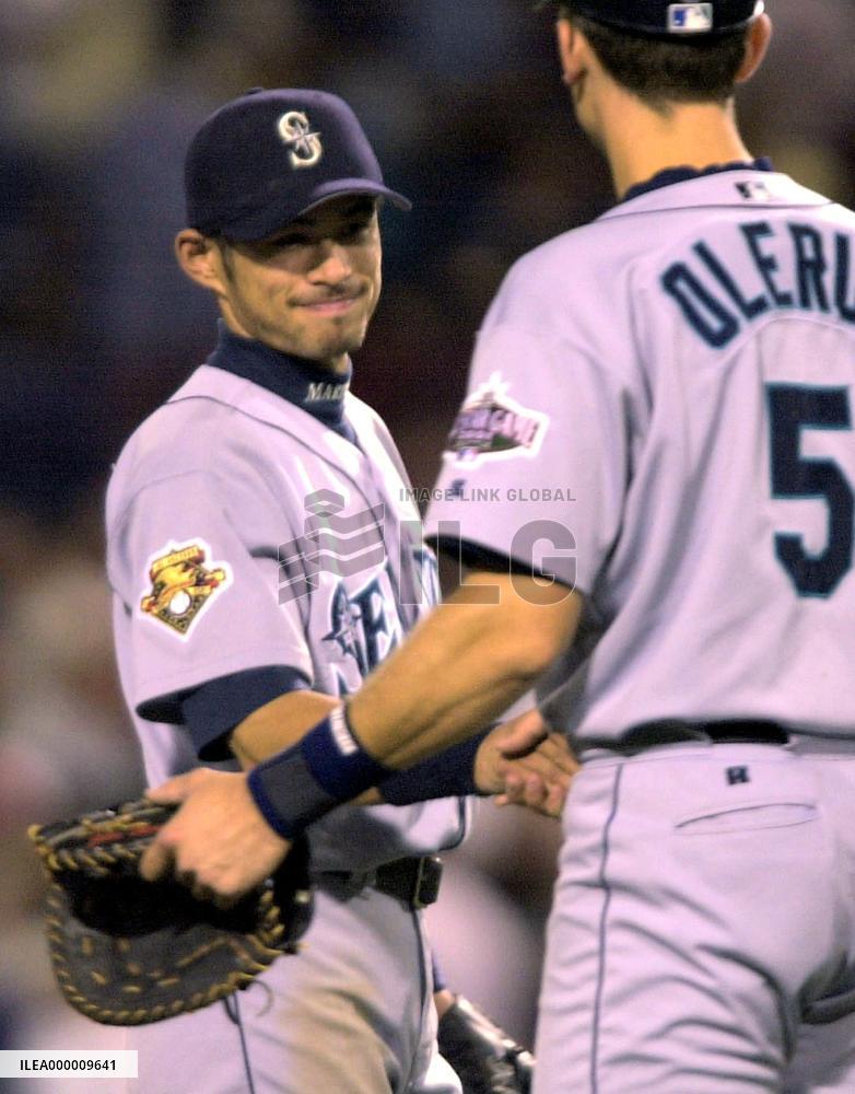 Suzuki, Olerud celebrate