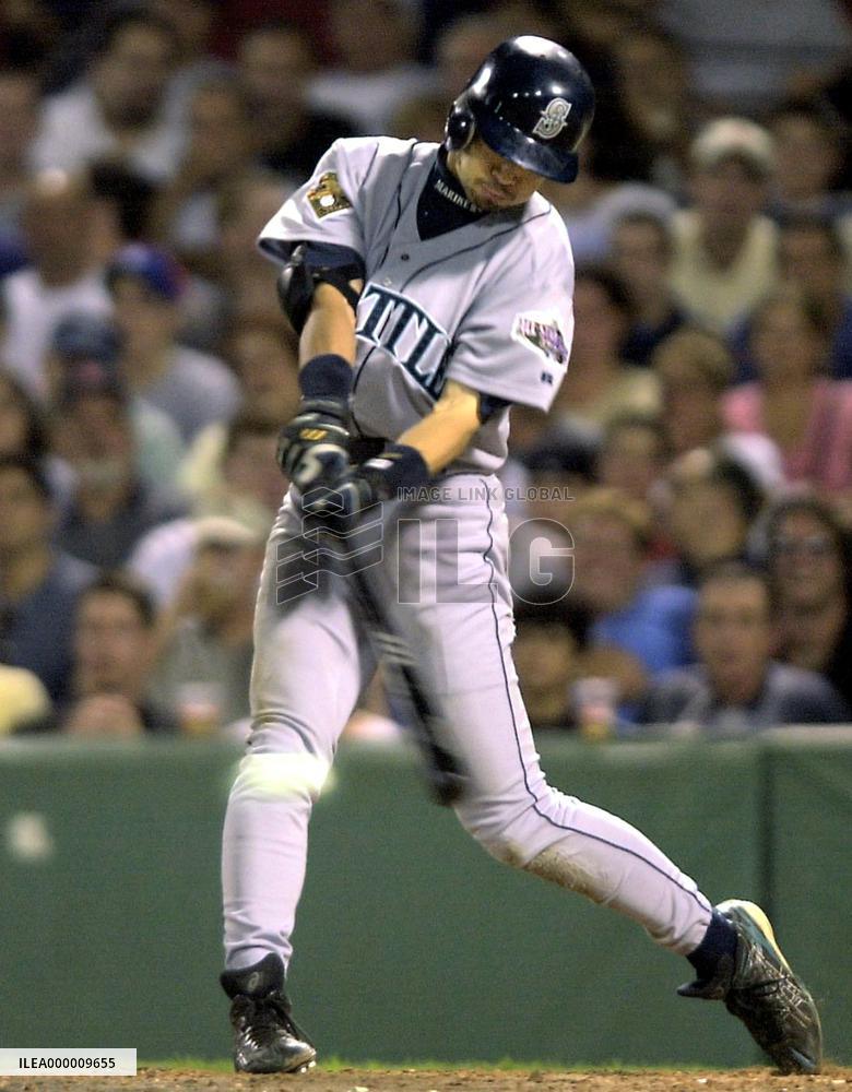 Mariners' Ichiro goes 3-for-5 against Red Sox