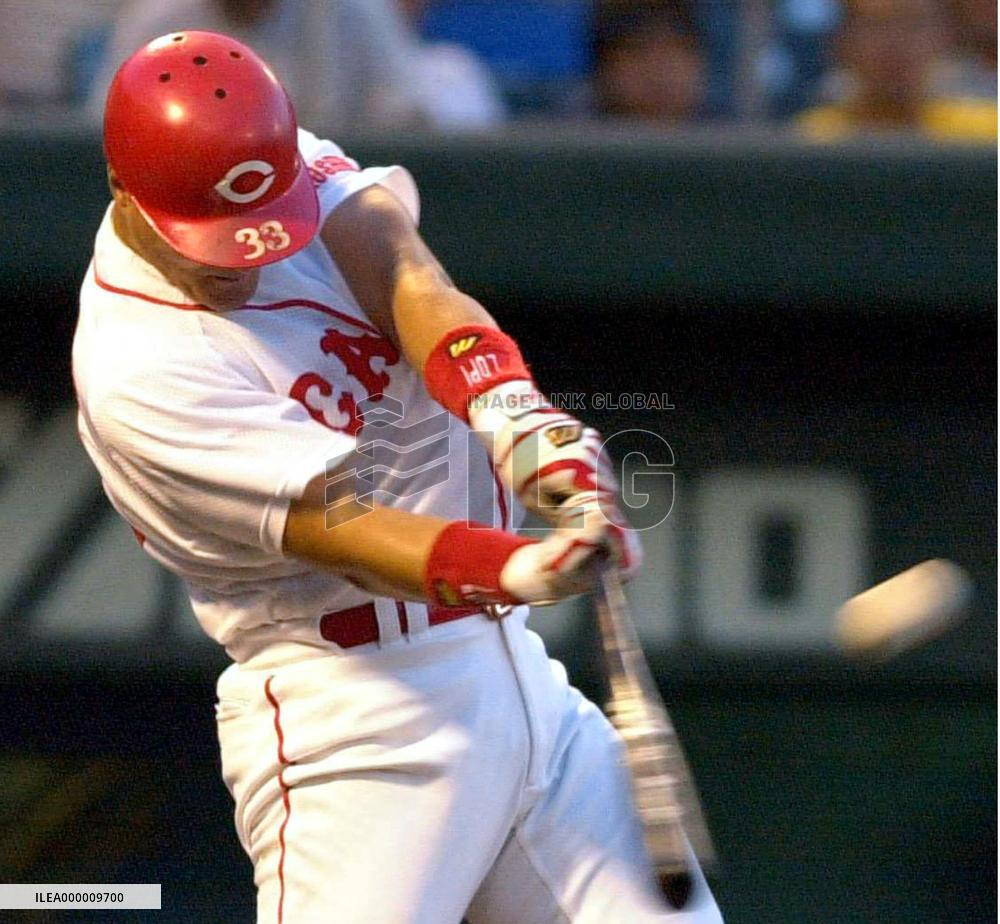 Carp's Lopez hits solo homer against Dragons