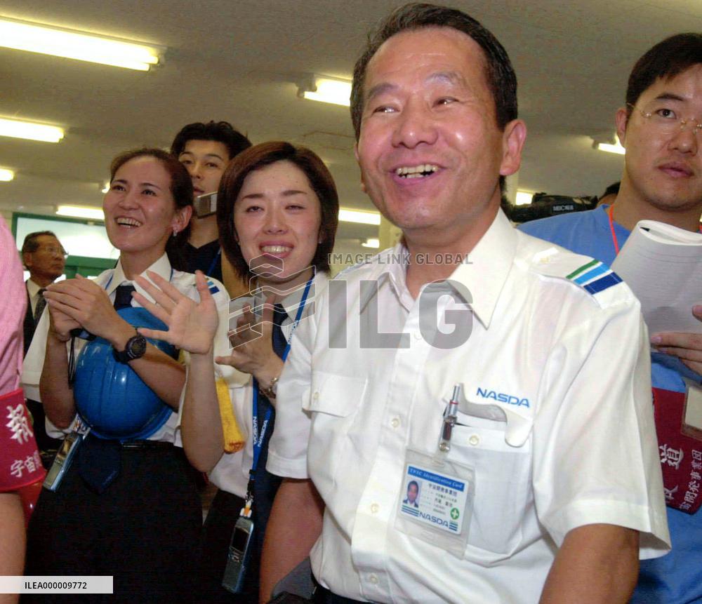 (2)H-2A rocket lifts off, releases mirror ball into orbit