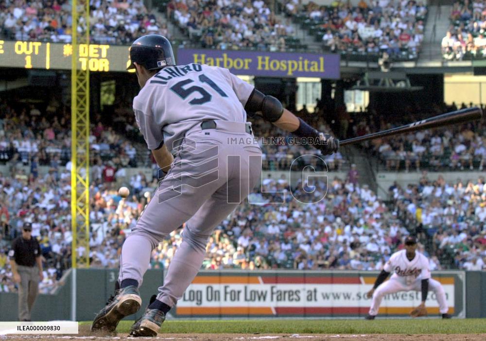 Ichiro lifts batting average