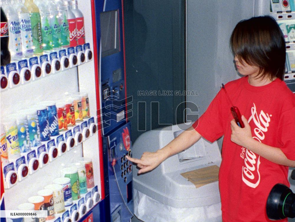 NTT let i-mode users buy soft drinks, services without cash