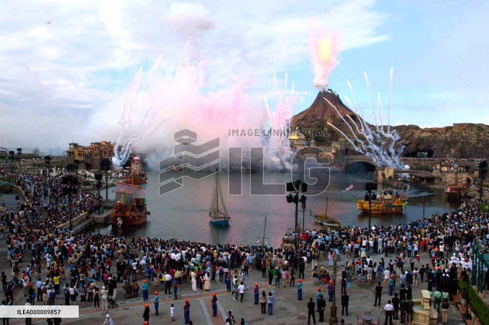 Tokyo DisneySea theme park opens to public