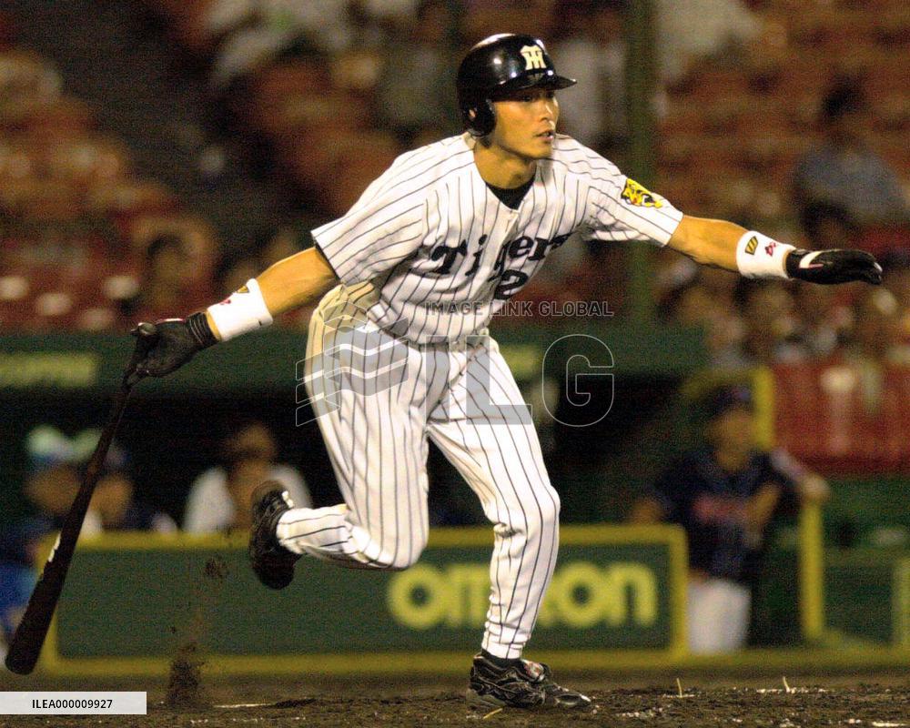 Hiyama hits RBI double