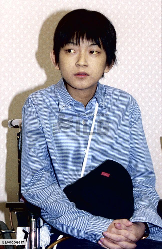 Tokyo youth heads for U.S. to await new liver