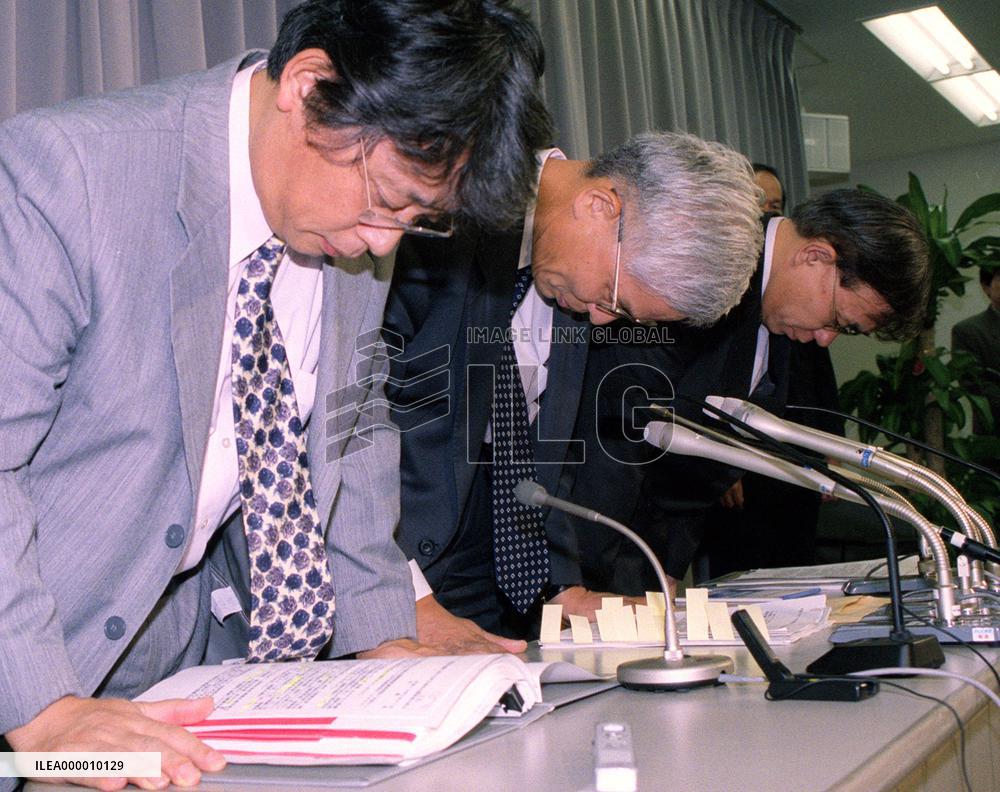 Foreign Ministry fires official over hotel fraud scam