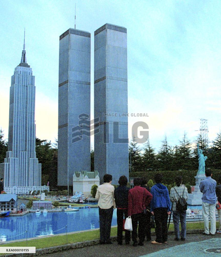 Theme park to maintain exhibit featuring WTC replica