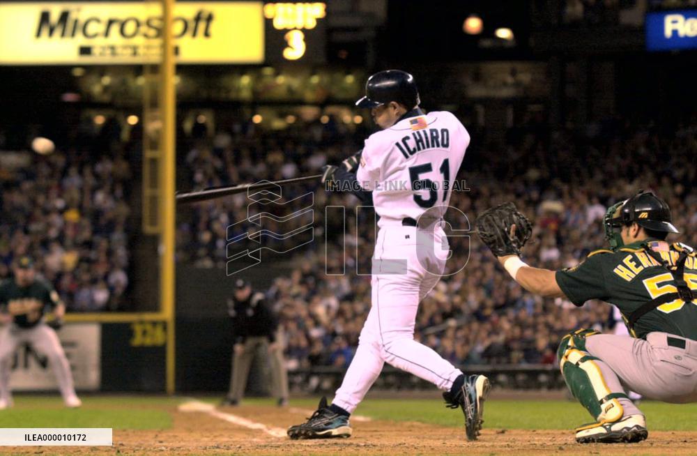 (1)Ichiro sets new Major League rookie most hits record