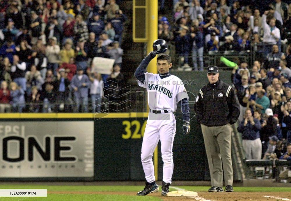 (2)Ichiro sets new Major League rookie most hits record