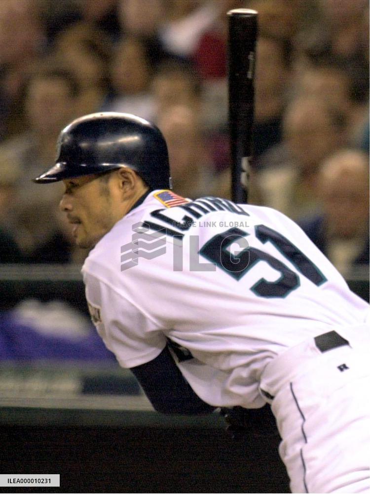 Ichiro marks 241st hit in Seattle's win