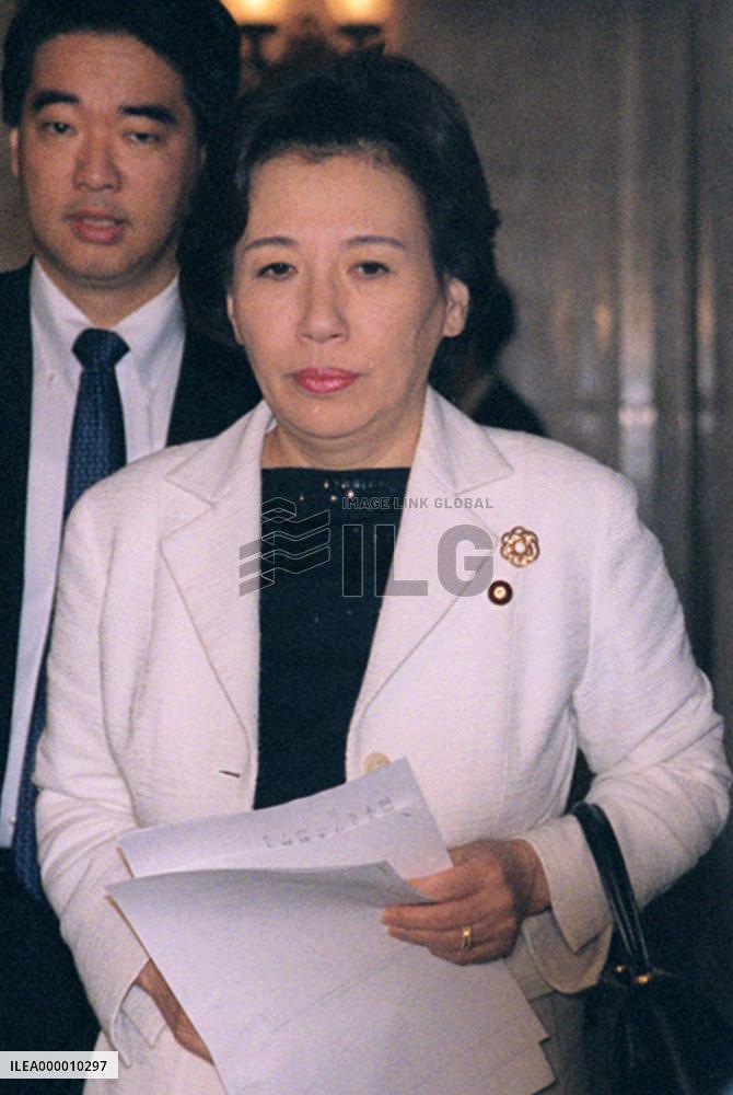 Tanaka hints at punishment for envoy to U.S.