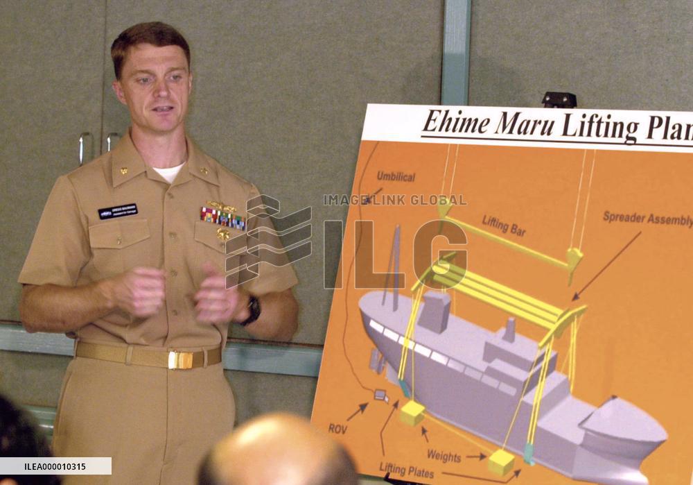 U.S. Navy briefs on Ehime Maru lifting operation
