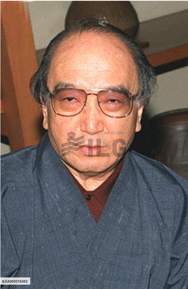 Leading ceramic artist Yu Fujiwara dies at 69