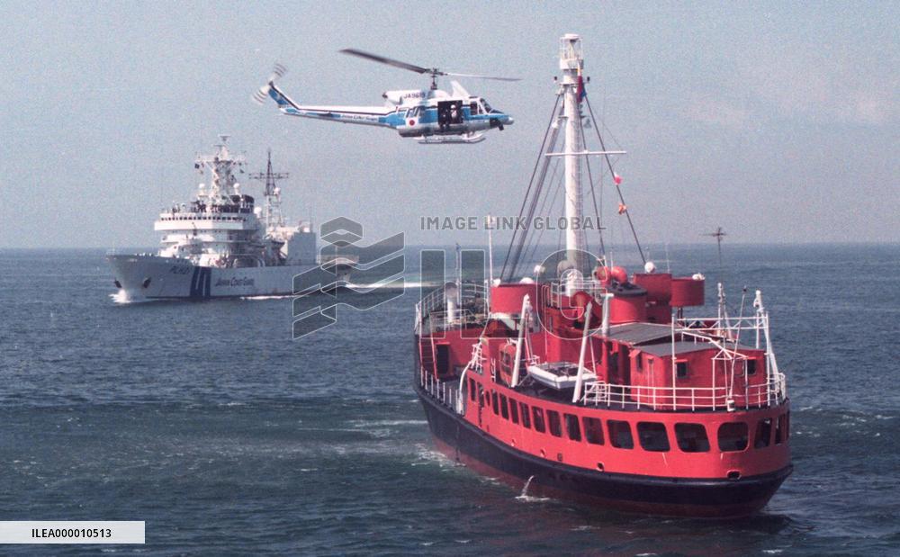 Japan, Philippine coast guards conduct anti-piracy exercise