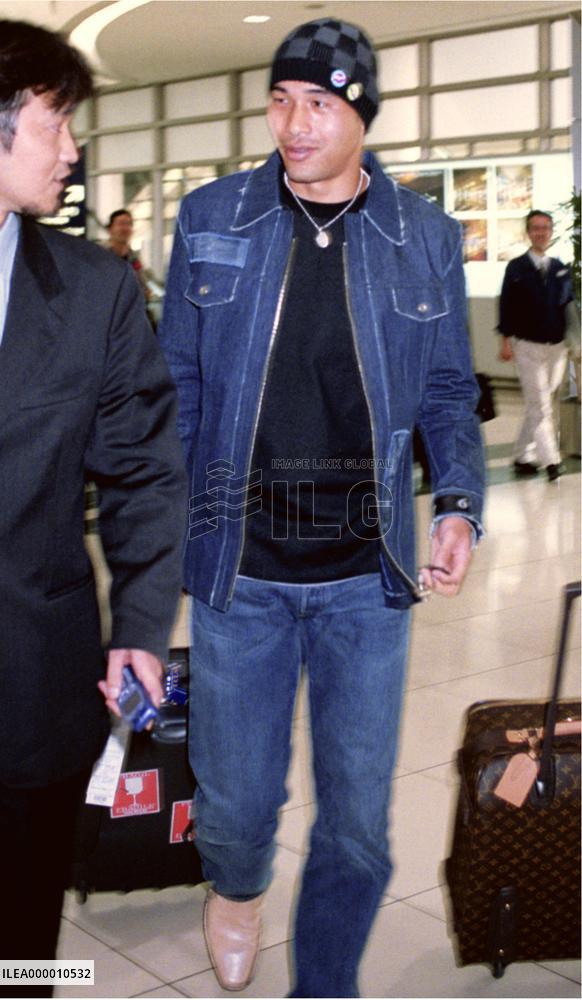 Takahara back in Japan