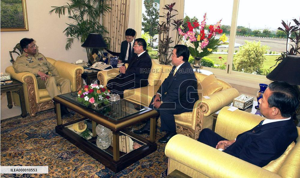 Musharraf welcomes planned SDF dispatch to Pakistan
