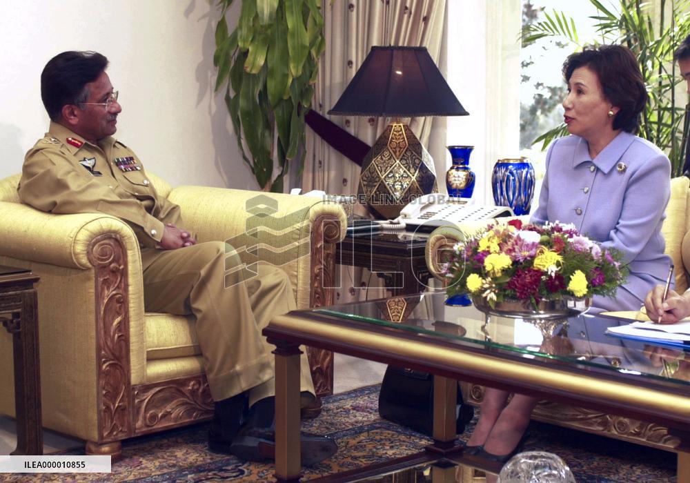 Tanaka meets Musharraf to discuss Afghanistan