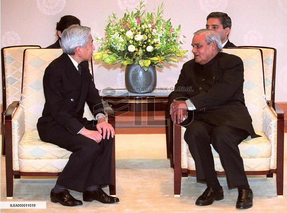 Emperor receives Indian Prime Minister Vajpayee