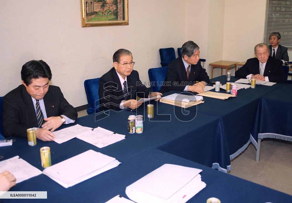 LDP tax panel scraps plans to raise cigarette tax