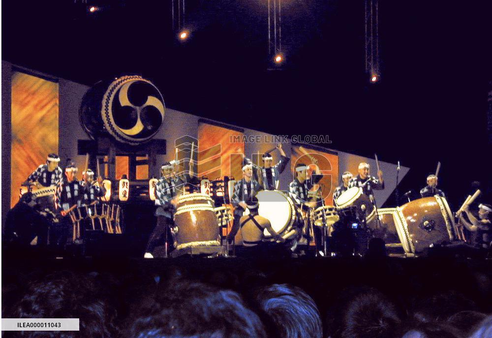 McCartney, Japan's Kodo drummers play at Nobel award concert