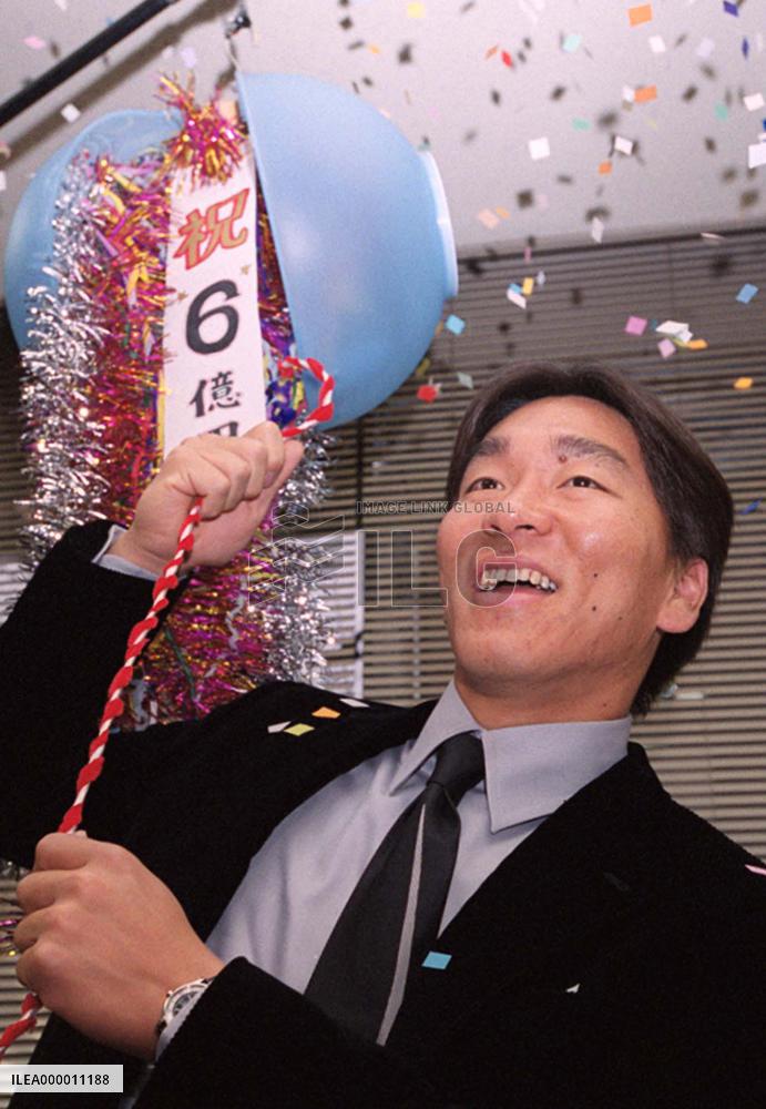 Yomiuri's Matsui re-signs for record 610 mil. yen